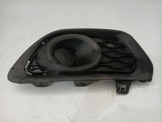 MOLDURA FAROL MILHA DIREITO RENAULT SANDERO LOGAN 2015/2018