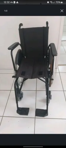 Cadeira de rodas semi nova 
