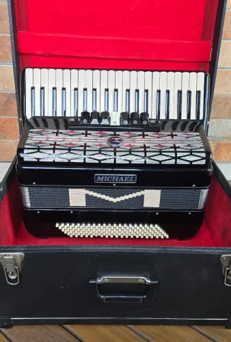 Acordeon 120 baixos Michael