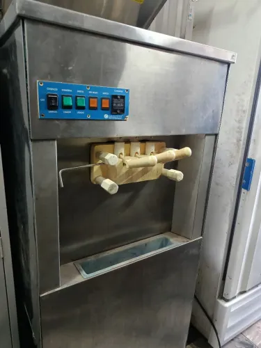 Máquina de sorvete Italianinha no estado 