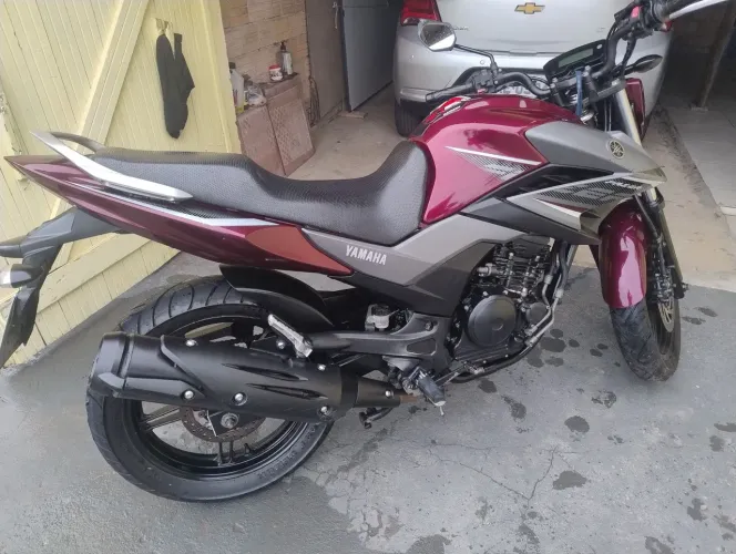 Moto impecável 