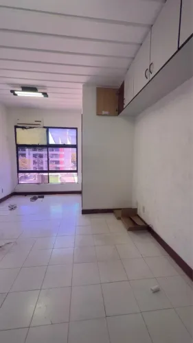 SALA COMERCIAL EM VILAS DO ATLÂNTICO - LOCALIZAÇÃO ESTRATÉGICA!