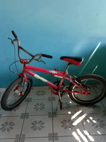 Vendo Uma Bicicleta Cross ou " BMX "