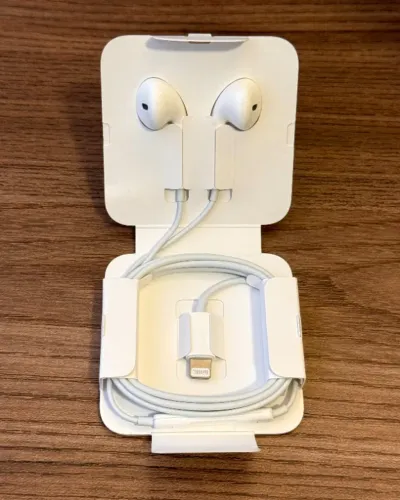 Apple earpods com conector lightning