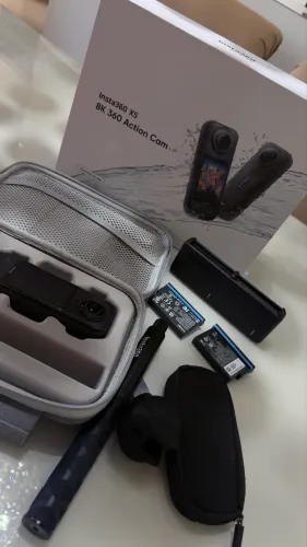 INSTA 360 x5 combo zerado com caixa 2 baterias carregador protetor de lente