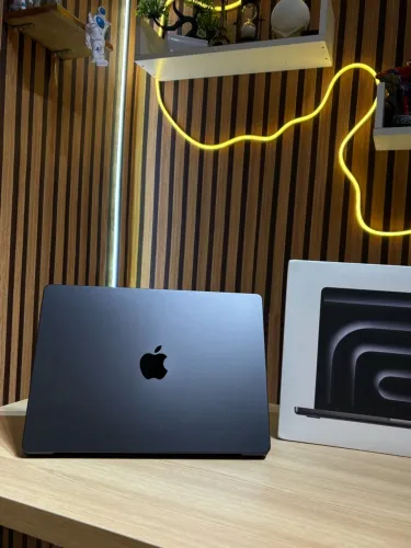 MacBook Pro m5 24 ram 1tb SSD, ainda na garantia Apple completo, bateria 100% com 2 ciclos