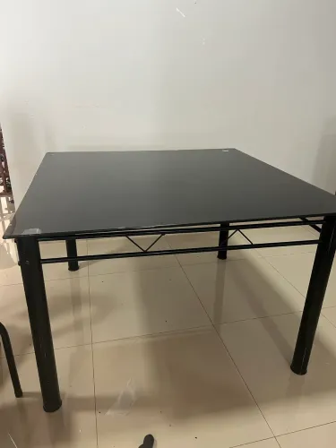 Mesa com tampão de vidro