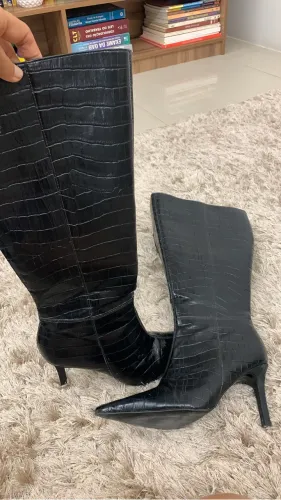 Bota cano alto preta