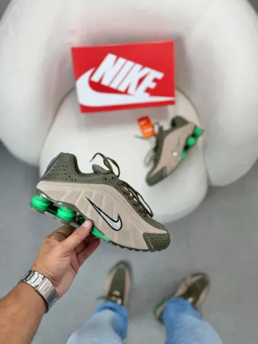 Tênis Nike R4 