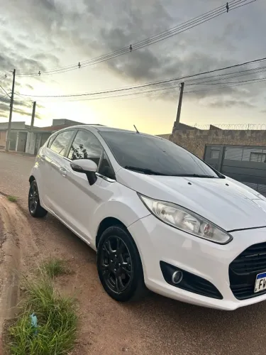 Ford Fiesta 1.6 16V Flex Aut. 5P 2015