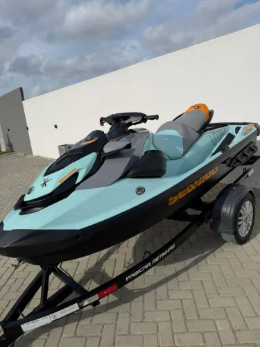 Jetski Sea-doo 170 wake