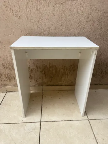 Mesa Branca Compacta em MDF - Ideal para Estudos ou Computador (ENTREGO)