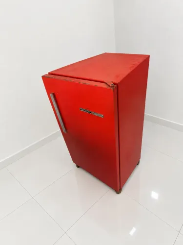 Geladeira Vintage Frigidaire Vermelha 240L