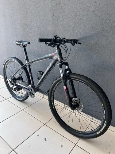 Bicicleta aro 29 Alumínio COLLI F11 Preta/Vermelha Kit Shimano Alivio