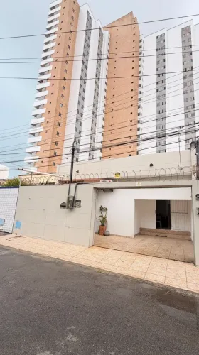 VENDO CASA PRAIA DE IRACEMA CONSERVADA ÓTIMA LOCALIZAÇÃO 3 QUADRAS DA PRAIA
