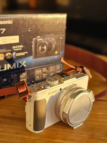 Lumix LX7 Panasonic ( Lente leica 1.4)