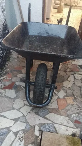 Carrinho de mão usado bom