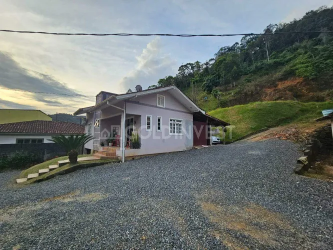Casa a venda com 2 quartos (1 suíte) e piscina - Cedrinho, Brusque