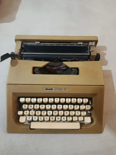 Máquina de escrever Olivetti Lettera 25, funcionando, ideal para colecionadores, decoraçao