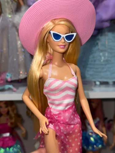 Barbie básica com look de praia