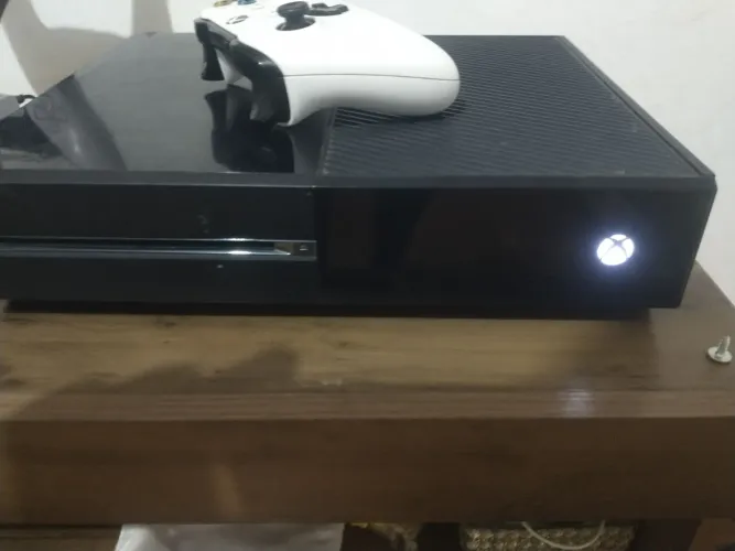 Vendo Xbox one em perfeito estado ou troco por iPhone