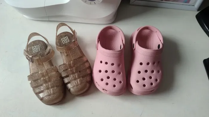 Sandália Crocs infantil menina + sandália zax