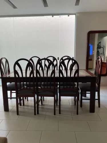 Mesa de jantar e buffet