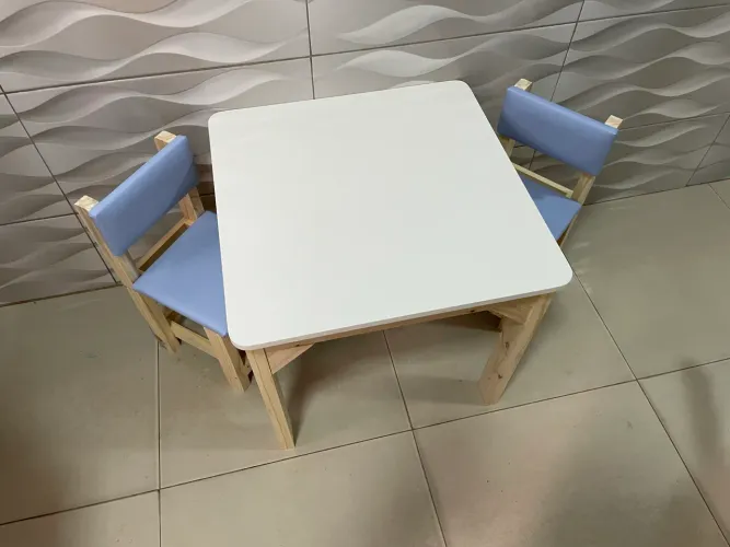 Mesa infantil mdf, com cadeiras estofadas