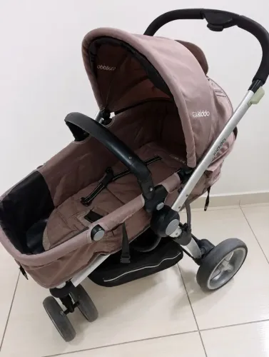 Carrinho de bebê é
