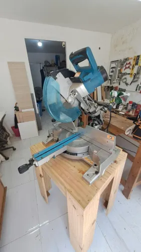 Lote de Máquinas para Marcenaria Bosch e Makita - 6 Máquinas