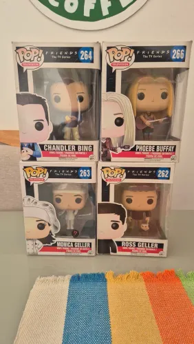 Kit com 4 funkos pop de Friends