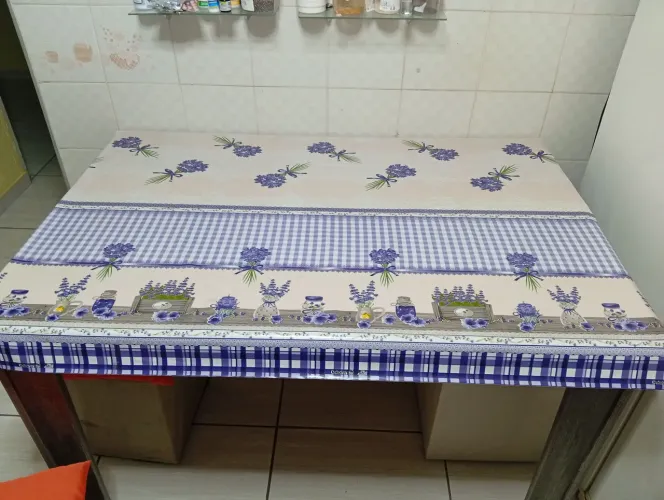 Vendo mesa de jantar seis lugares