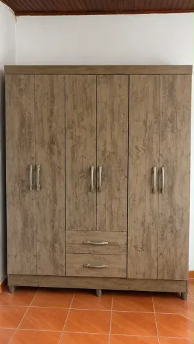 Vendo Guarda-roupa de casal 6 portas