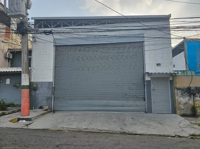 Alugo galpão para fins comerciais