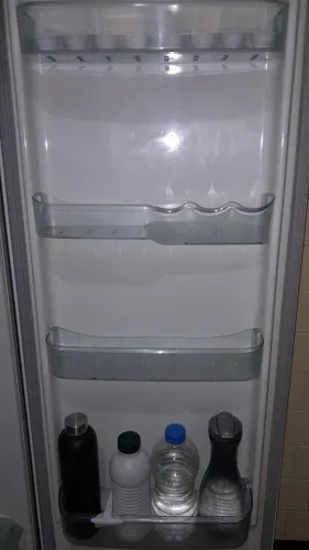 Geladeira Electrolux congelador perfurado