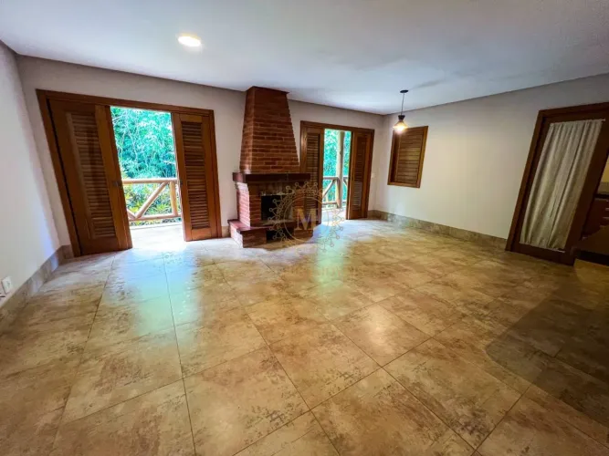Casa em condomínio fechado, no centro de Domingos Martins