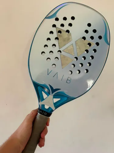 Beach Tennis Raquete VAIB 18k 21mm Extra soft branca com ciano