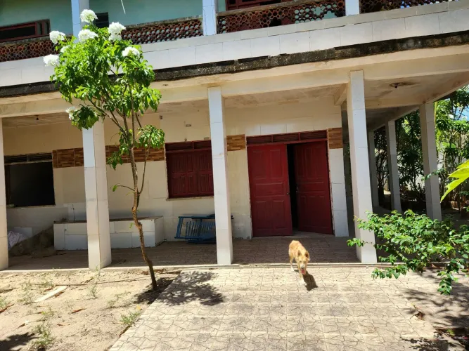 Vendo casa de andar com area de 2.000²