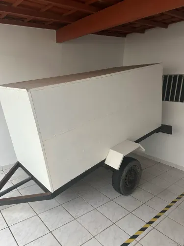 Vende-se Carretinha Baú Sem Emplacamento