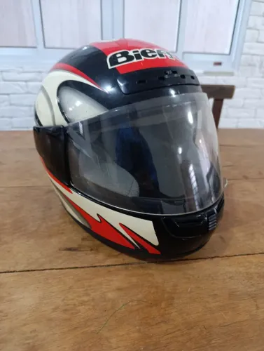 Vendo Capacete Bieffe Tam 56 ótimo usado excelente.<br><br>180,00