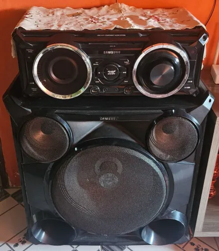 ? Som Samsung Giga Sound Beat - Mini System Torre com Subwoofer