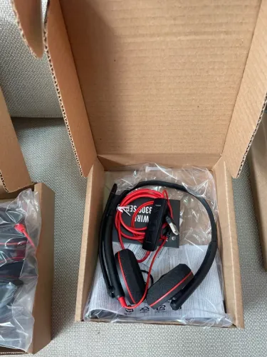 headsets estéreo com microfone HP Poly Blackwire 3220 (modelo USB-C / USB-A