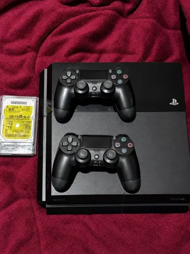 PS4 FAT 500 GB + HD EXTERNO DE 1TB + 2 CONTROLES