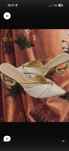salto baixo estilo mule cecconcello original nunca usado