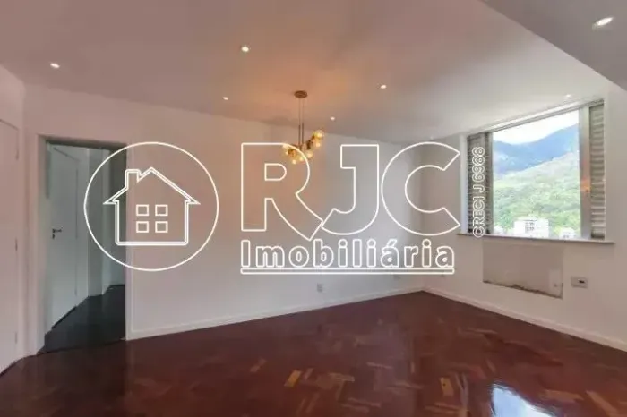 Quartos e Espaço na Medida Certa: 80m² na Tijuca, Perto de Tudo que Você Precisa."