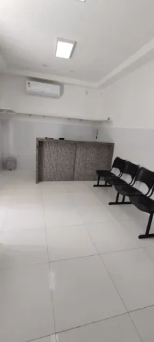 Alugo Casa Comercial em Itapuã
