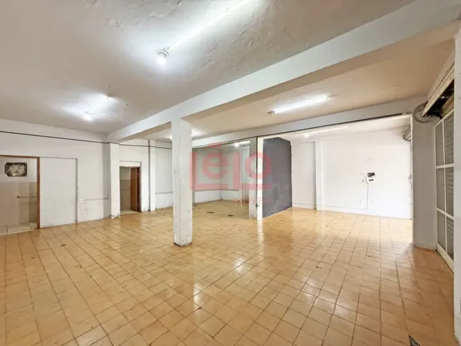Salão comercial para alugar na Vila Morangueira em Maringá com 129 m² e 3 portas