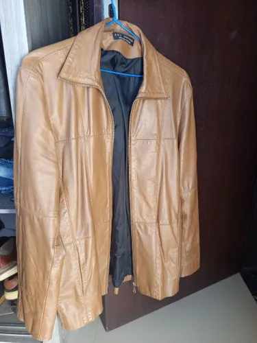 Vendo jaqueta couro masculino tamanho P ( veste bem para biotipo altura até 1.70cm / 65kg