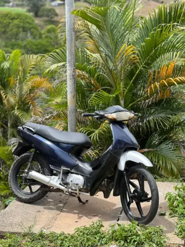 Honda Biz 100, com nada a fazer só pegar e rodar, com a nota da Honda.