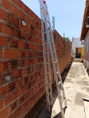 Escada dupla articulada